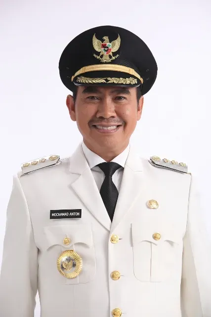Foto resmi H. Mochamad Anton berseragam dinas putih Walikota Malang periode 2013-2018